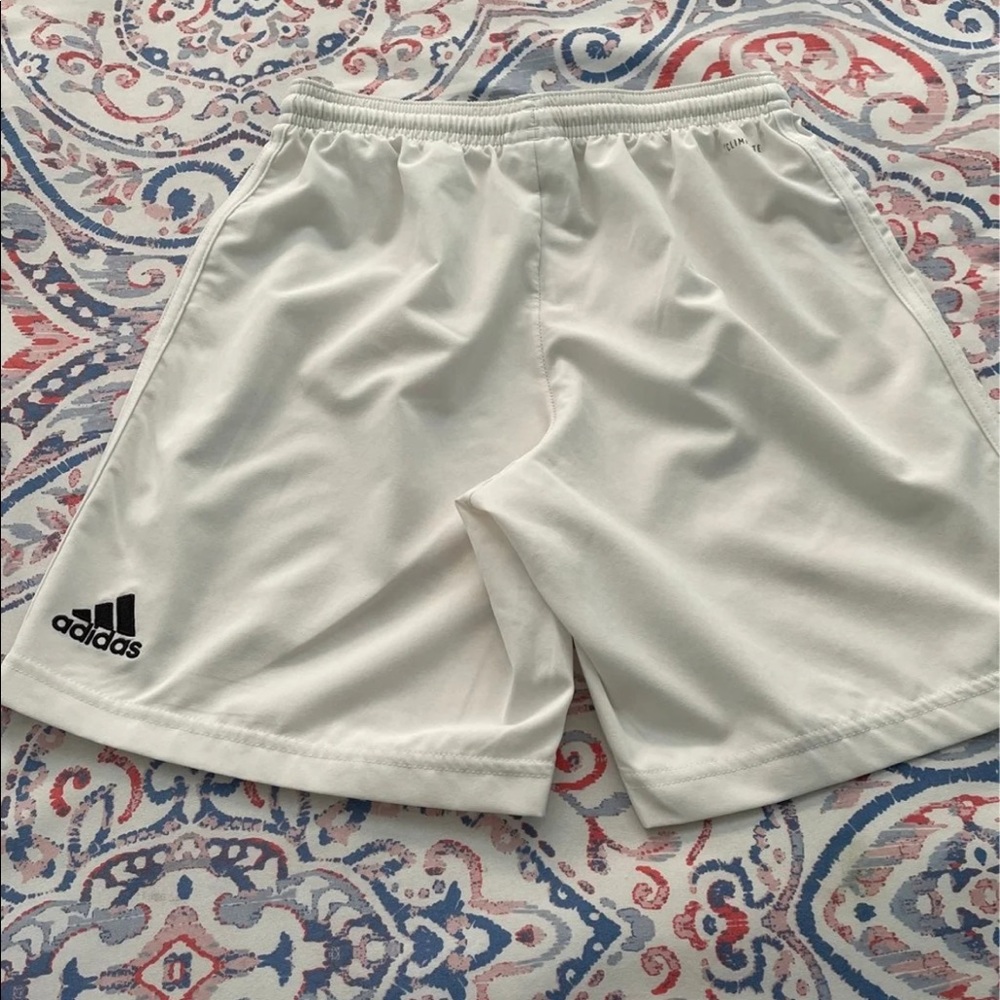 Adidas short kids size 11/12 y